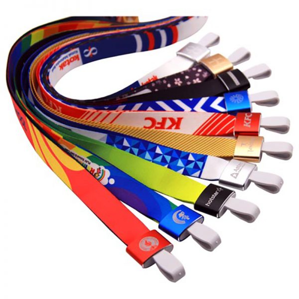 MULTI COLOR TAG WITH HOOK BRANDING